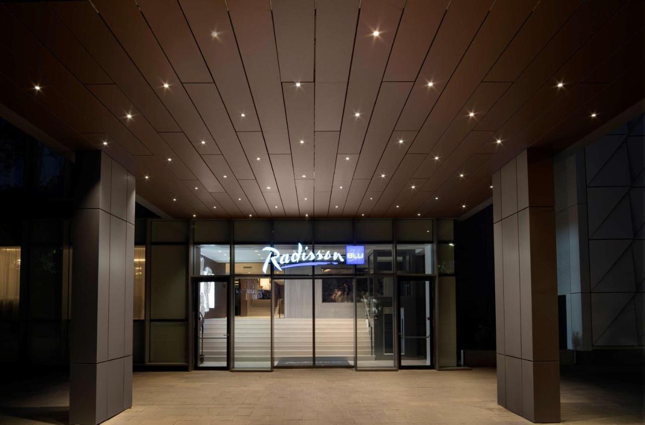 Radisson Blu Hotel, Cluj Cluj-Napoca Exterior foto Entrance to Radisson Blu Hotel, Brussels