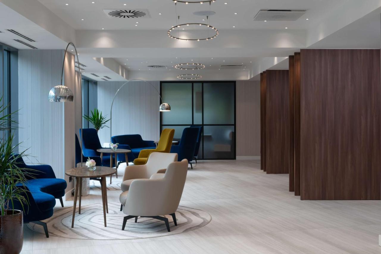 Radisson Blu Hotel, Cluj Cluj-Napoca Exterior foto The reception area at the London office