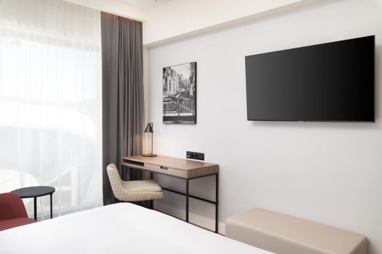 Radisson Blu Hotel, Cluj Cluj-Napoca Exterior foto A room at the hotel