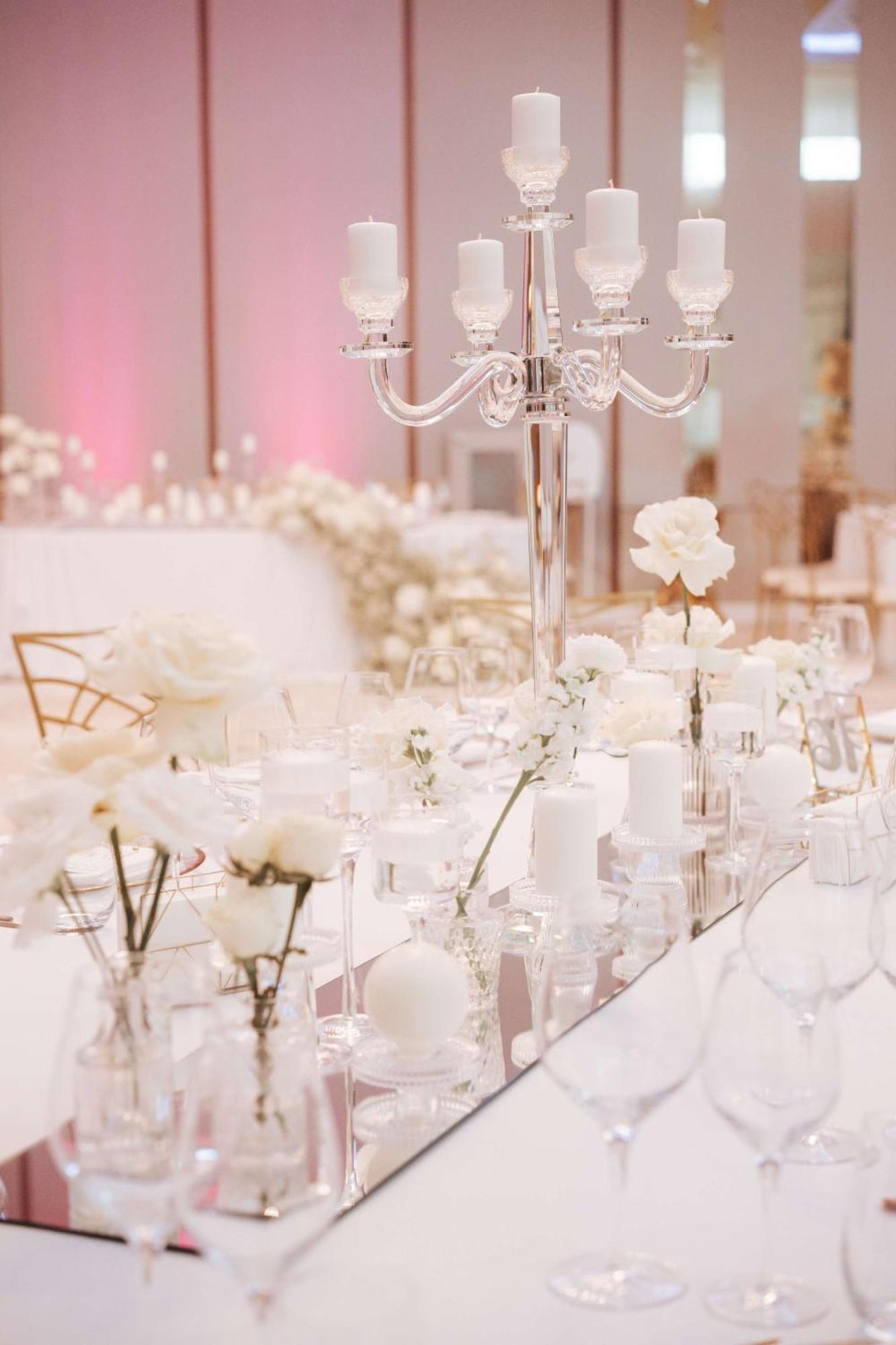 Radisson Blu Hotel, Cluj Cluj-Napoca Exterior foto A table set for a wedding reception